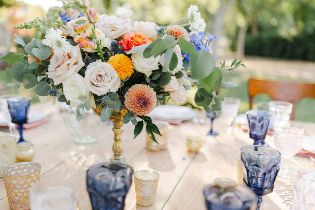 Garden wedding table floral centerpiece 9 wedding photography hot takes
