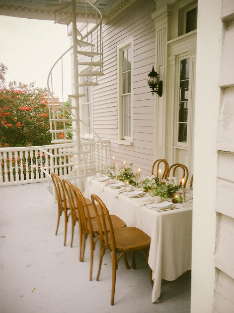 outdoor wedding dinner table