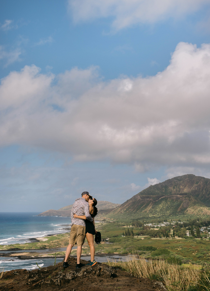 Couple kissing at an Oahu mountain overlook
