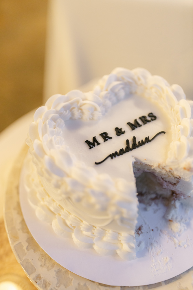 Wedding cake detail Mr. and Mrs.